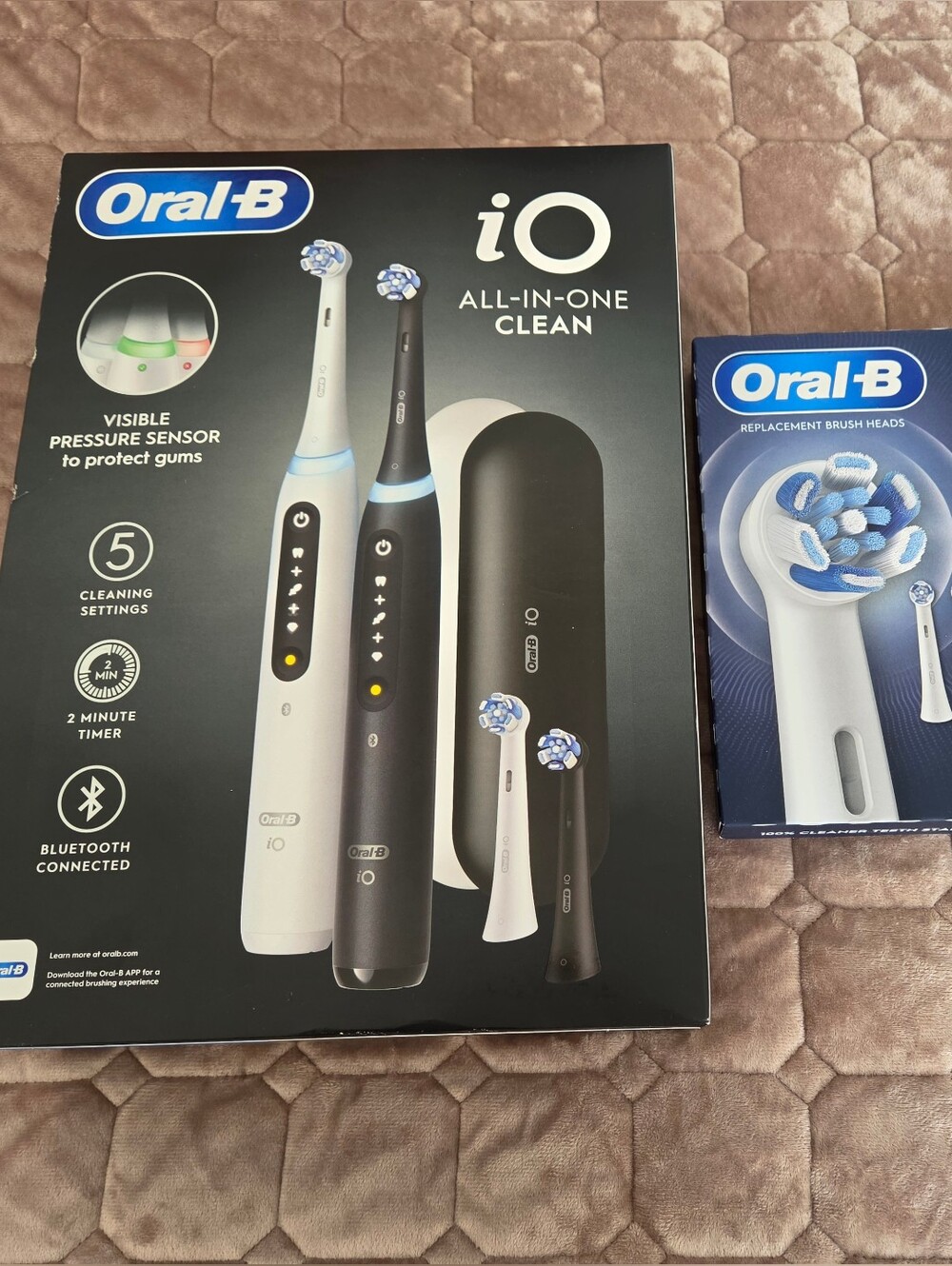 Oral‑B iO Electric Toothbrush + Replacement Heads - Black & White